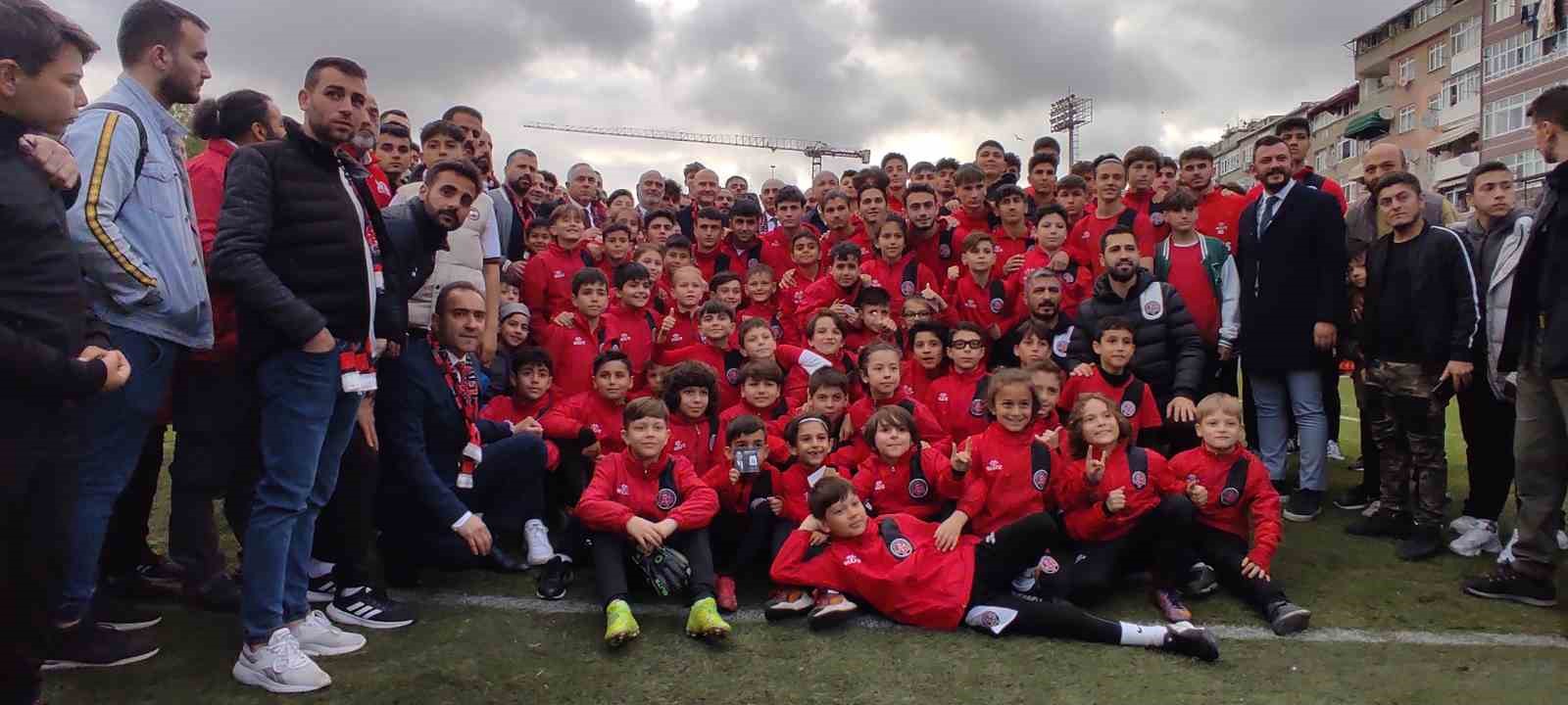 İÇİŞLERİ BAKANI SÜLEYMAN SOYLU, FATİH KARAGÜMRÜK SPOR KULÜBÜ’NÜ ZİYARET ETTİ.