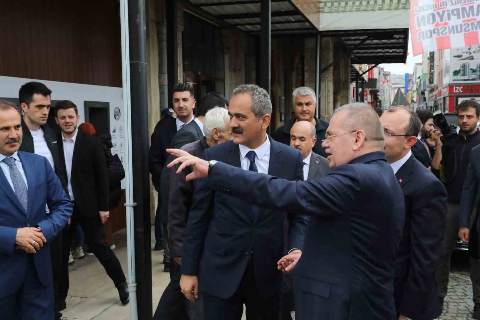 MİLLİ EĞİTİM BAKANI MAHMUT ÖZER İLE TİCARET BAKANI MEHMET MUŞ,