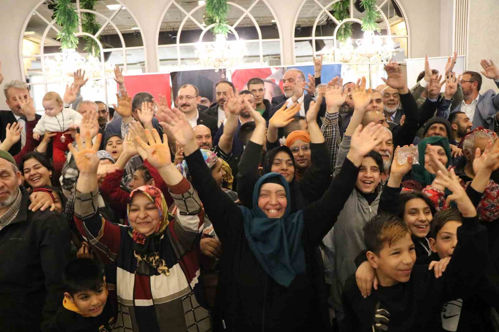 TİCARET BAKANI MEHMET MUŞ, SAMSUN’DA ROMAN VATANDAŞLARLA BULUŞTUĞU TOPLANTIDA, VATANDAŞLARIN