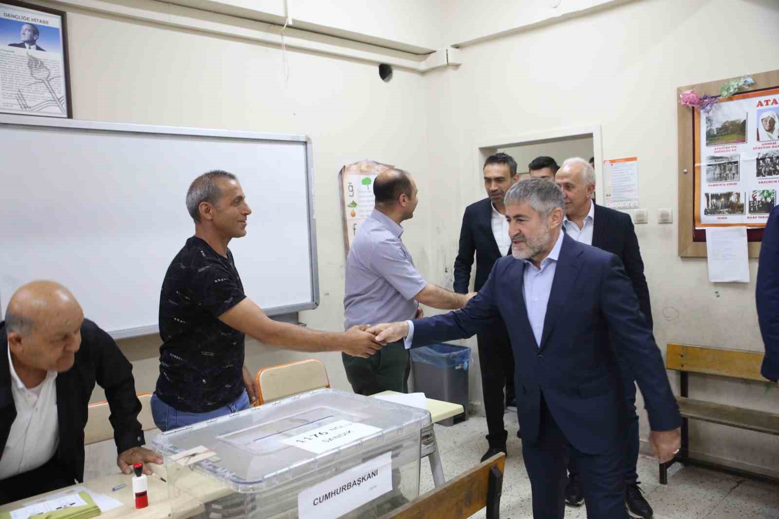 BAKAN NEBATİ, MERSİN'İN MERKEZ AKDENİZ İLÇESİNDEKİ MERSİN KIZ ANADOLU İMAM
