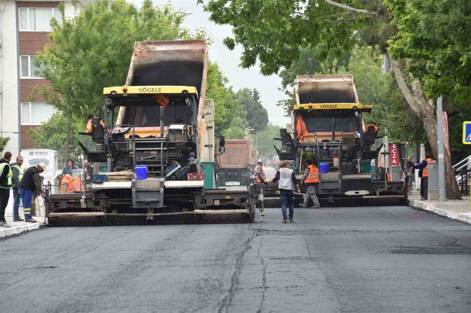 BALIKESİR BÜYÜKŞEHİR, DEFORME OLAN CADDELERİ YENİLİYOR