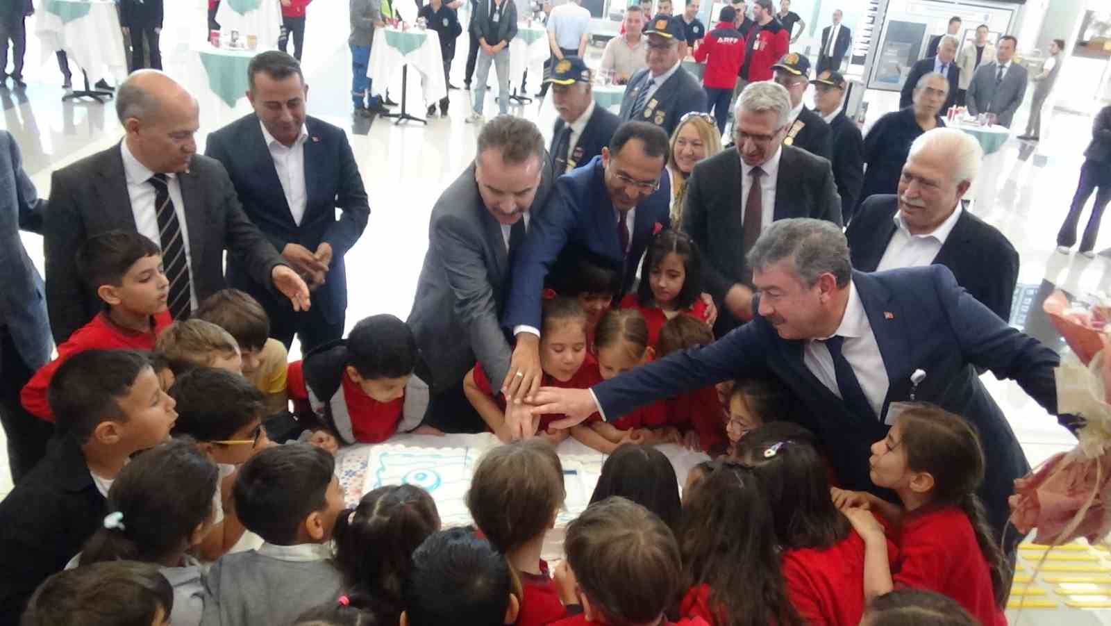 BALIKESİR’İN EDREMİT İLÇESİNDE BULUNAN BALIKESİR KOCA SEYİT HAVALİMANI’NDA DEVLET HAVA
