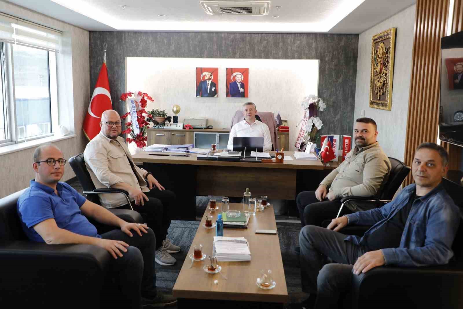 BALIKESİR MARANGOZLAR ODASI BAŞKANI ERSİN SÖZDEMİR VE YÖNETİM KURULU ÜYELERİ,