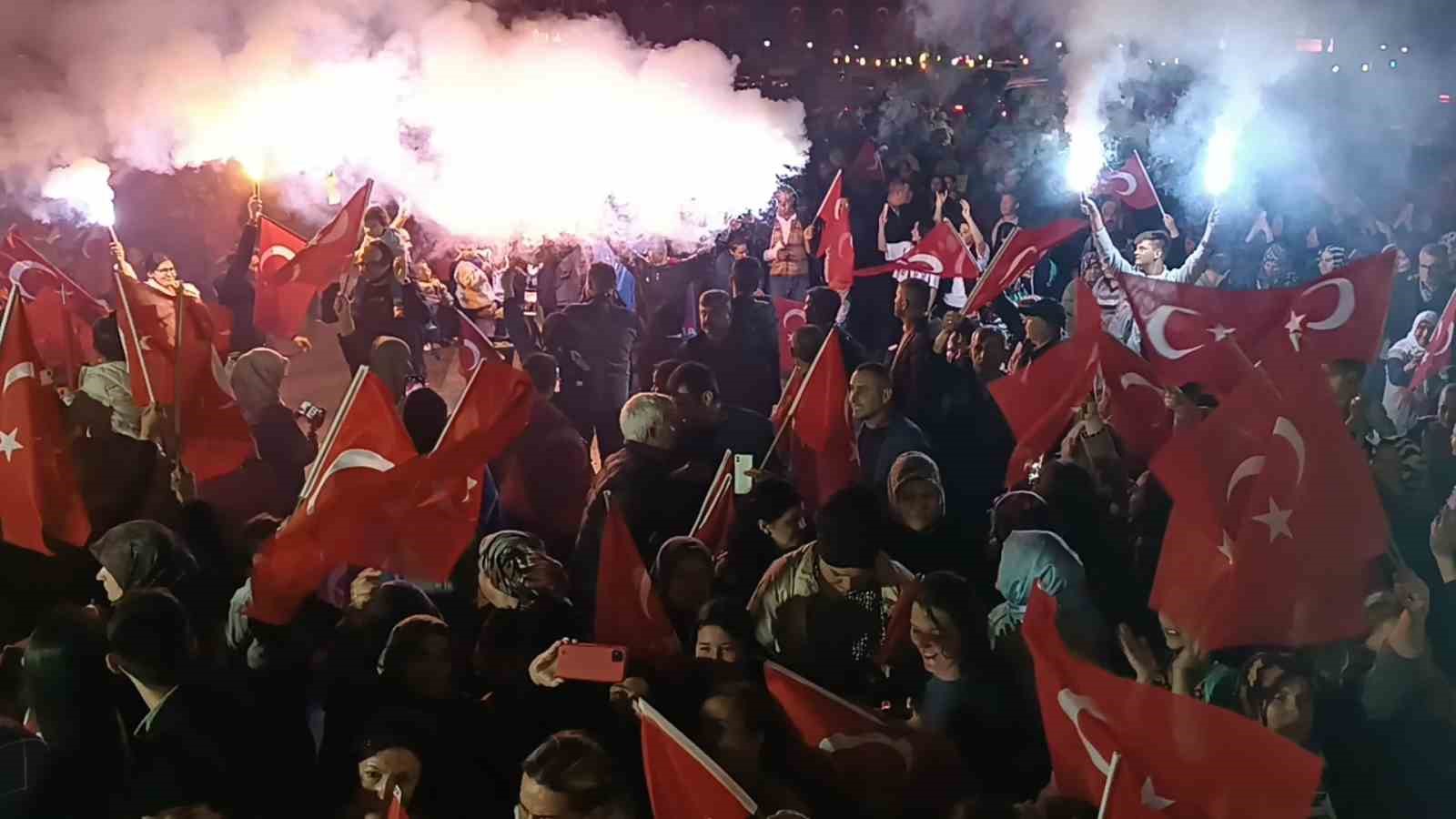 Balıkesir ve ilçelerinde kutlamalar başladı