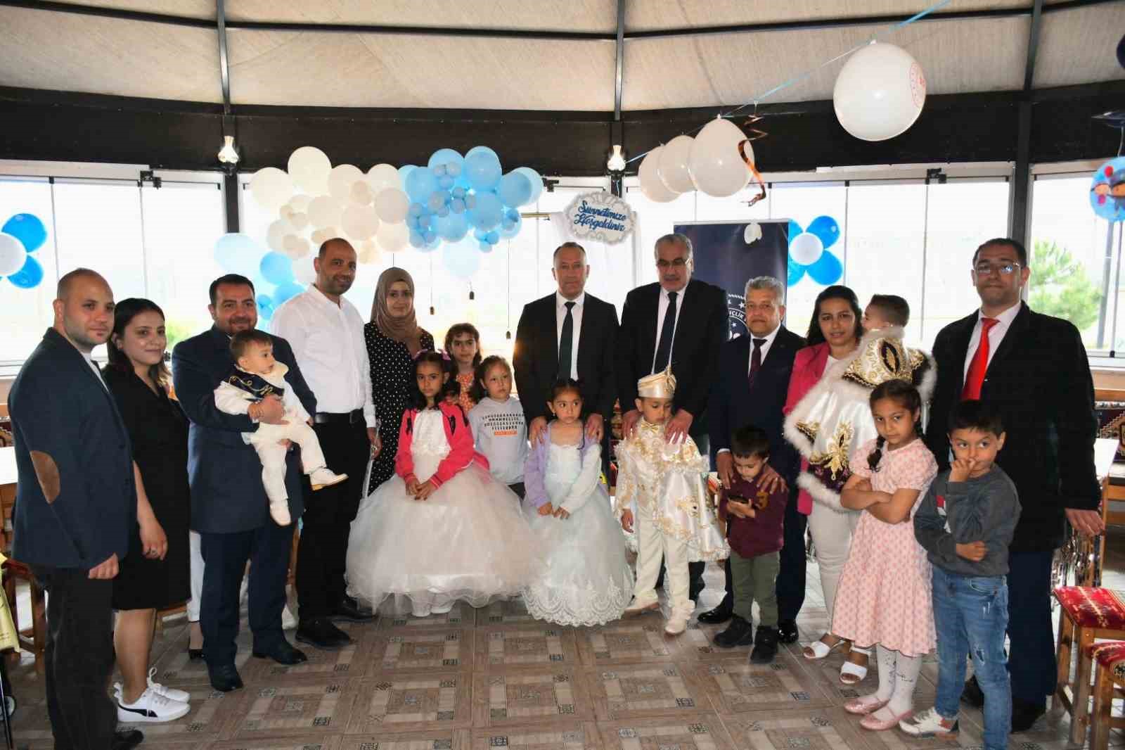 Balıkesir’de depremzede çocuklar için sünnet şöleni düzenlendi