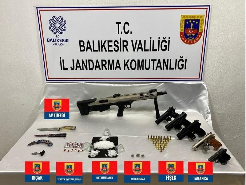 BALIKESİR'DE JANDARMADAN 16 ŞÜPHELİYE