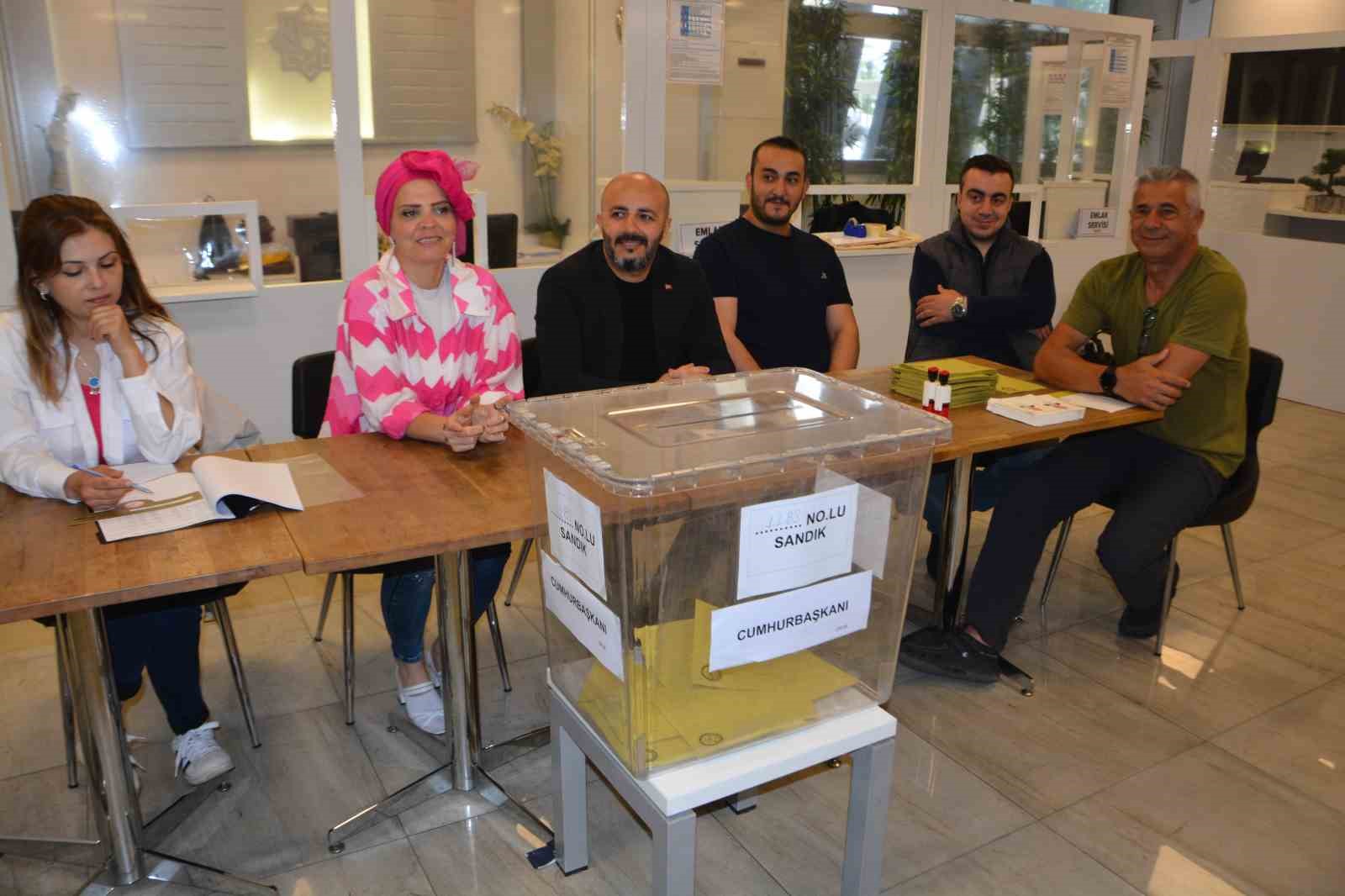 CUMHURBAŞKANLIĞI 2. TUR SEÇİMLERİ İÇİN BALIKESİR'DE DE OY VERME İŞLEMİ