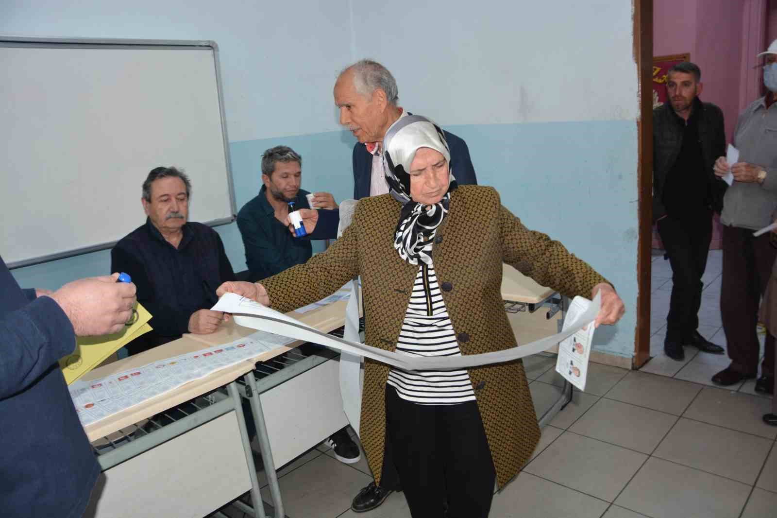 14 MAYIS CUMHURBAŞKANLIĞI VE MİLLETVEKİLİ SEÇİMİNDE OY VERME İŞLEMİ BAŞLADI.