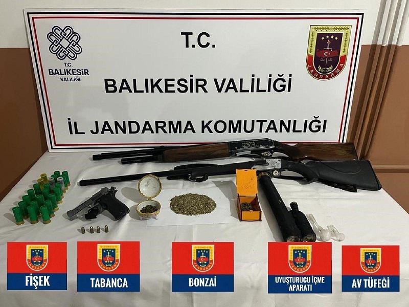 BALIKESİR'DE SİLAH VE UYUŞTURUCU OPERASYONU