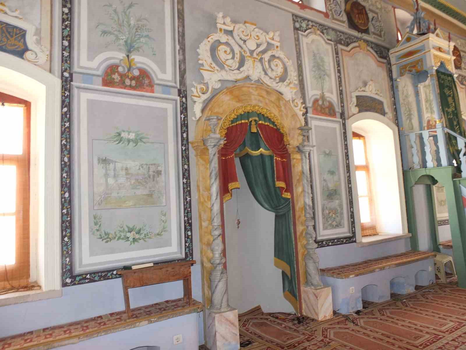 BURHANİYE İLÇESİNE BAĞLI KIRSAL ŞAHİNLER MAHALLESİ'NDEKİ TARİHİ CAMİ İLGİ ODAĞI