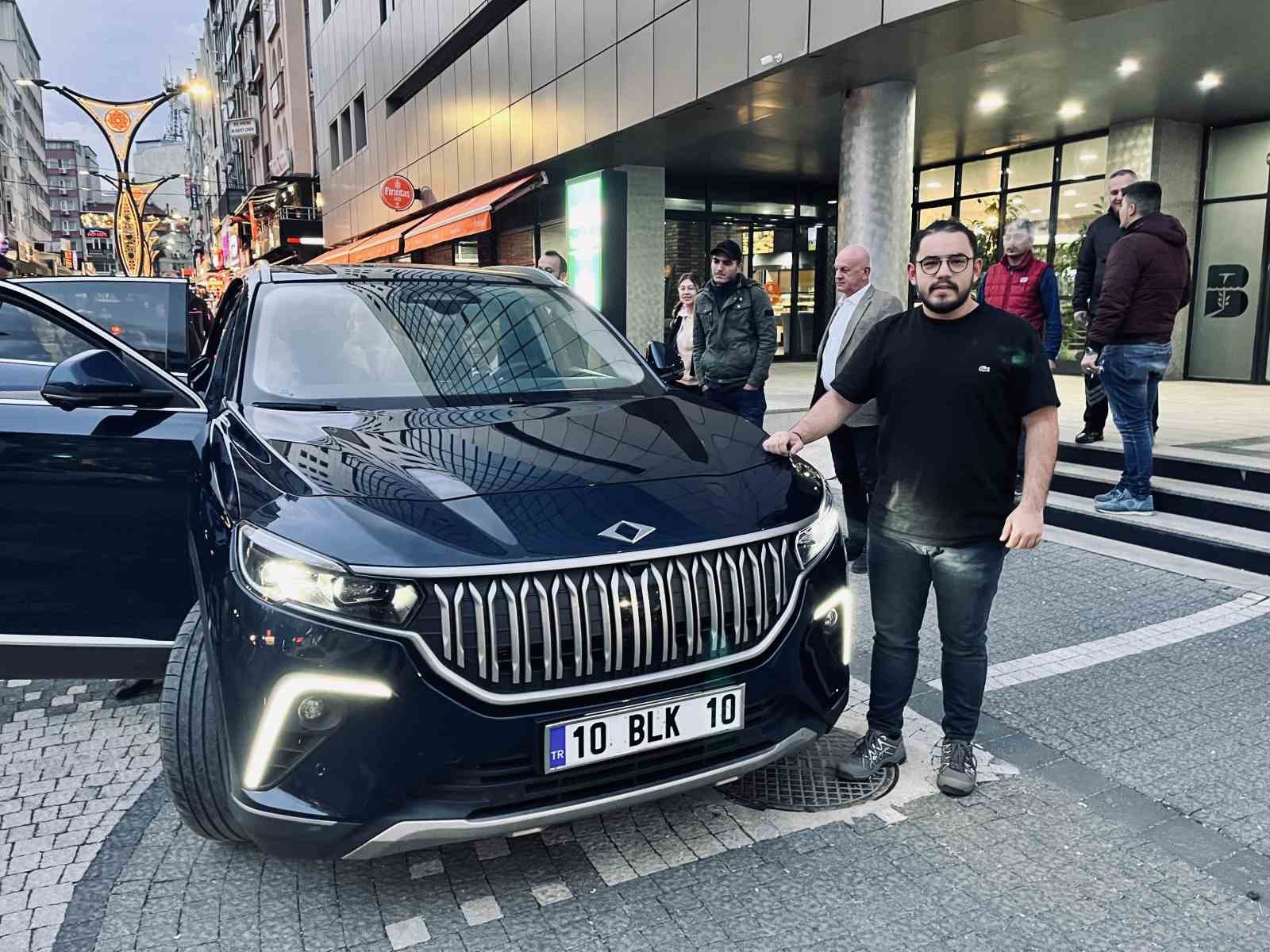 BALIKESİR'DE TOGG'A VATANDAŞLARDAN YOĞUN