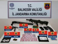 BALIKESİR'DE JANDARMA EKİPLERİNİN YAPTIKLARI UYUŞTURUCU OPERASYONLARINDA 6 ŞÜPHELİ ŞAHIS GÖZALTINA