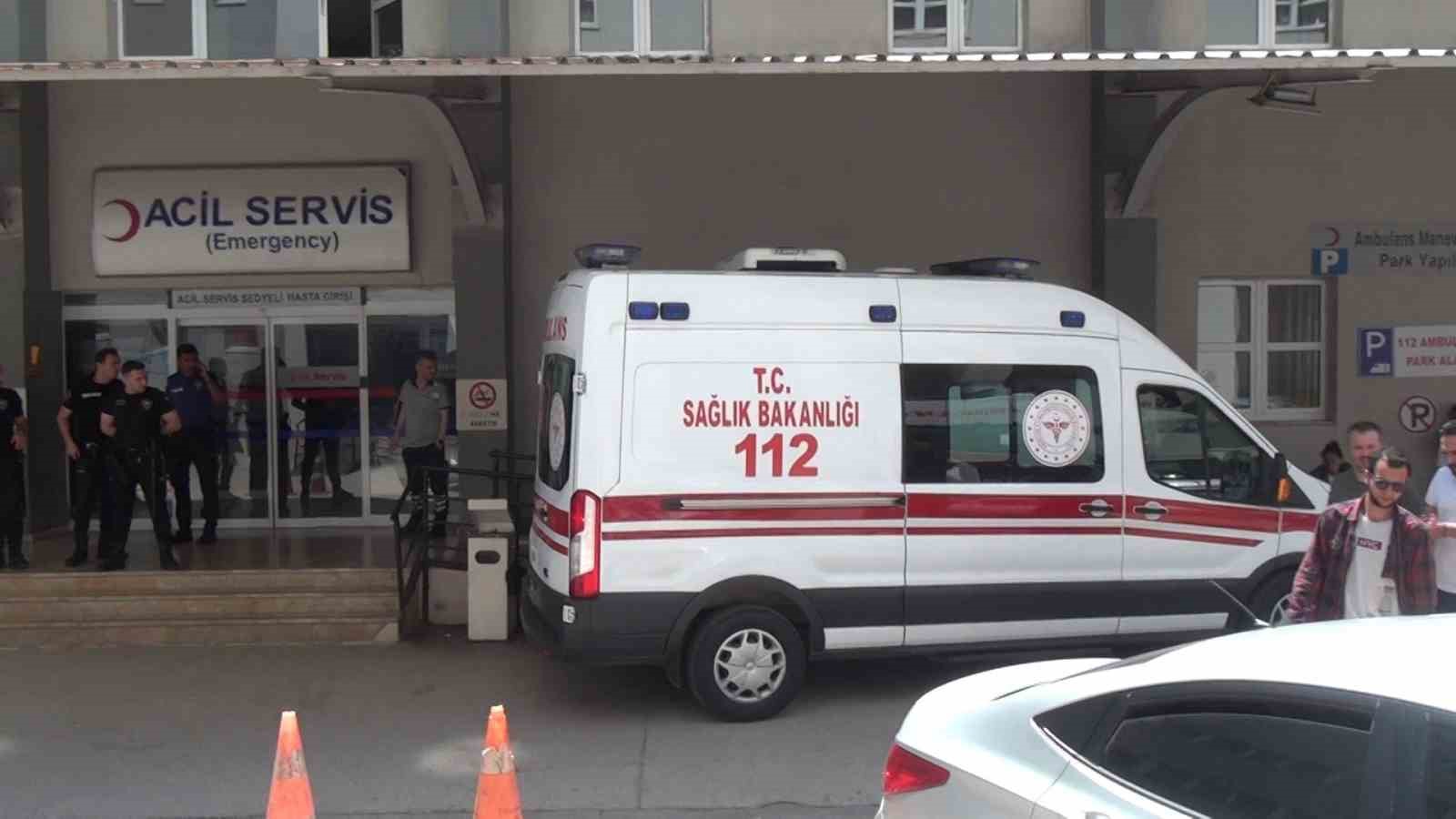Bandırma’da silahlı çatışma: 1’i ağır 7 yaralı BALIKESİR'İN BANDIRMA İLÇESİNDE İKİ AİLE ARASINDA ÇIKAN SİLAHLI ÇATIŞMADA 1'İ