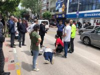 BALIKESİR'İN BANDIRMA İLÇESİ İSMET İNÖNÜ CADDESİNDE MEYDANA GELEN MOTOSİKLET KAZASINDA