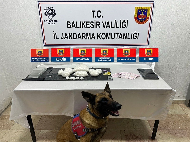 BANDIRMA'DA UYUŞTURUCU OPERASYONUNDA 4 KİŞİ YAKALANDI
