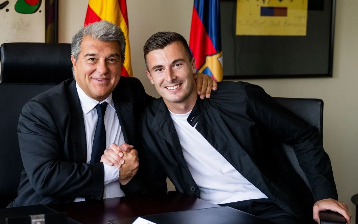 GEÇTİĞİMİZ SEZON GALATASARAY FORMASINI DA GİYEN KALECİ INAKİ PENA, BARCELONA