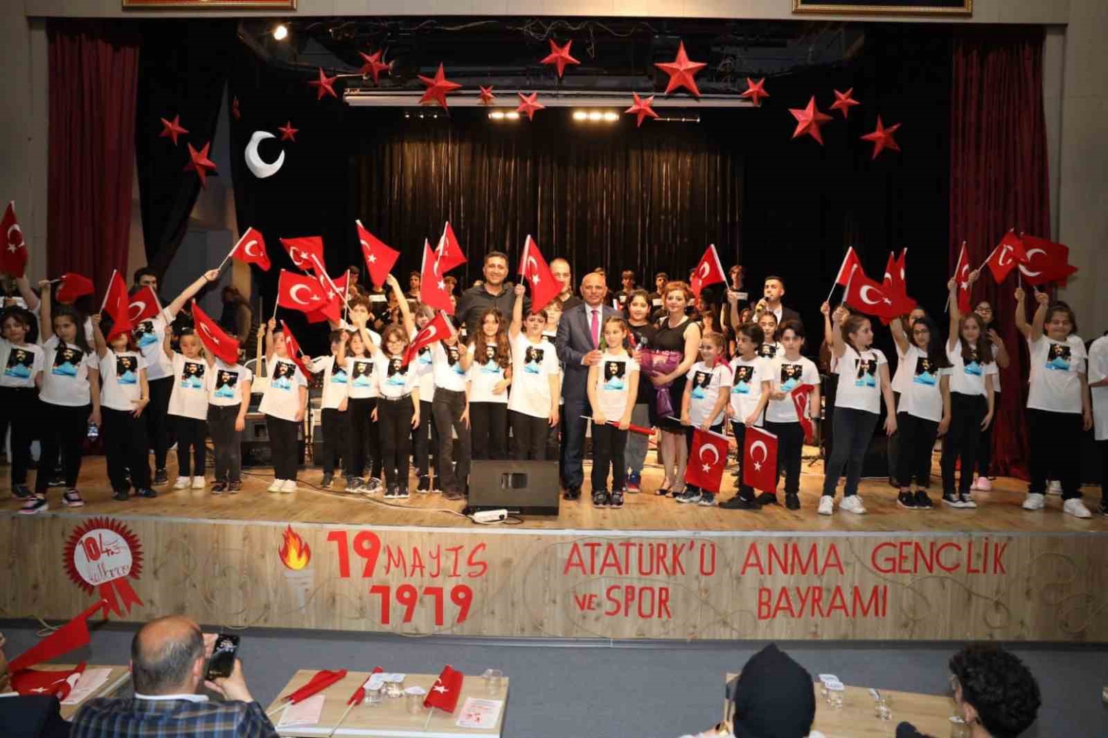 KÖRFEZ BELEDİYESİ GENÇLİK VE ÇOCUK KOROSU, 19 MAYIS DOLAYISIYLA ‘BARIŞ