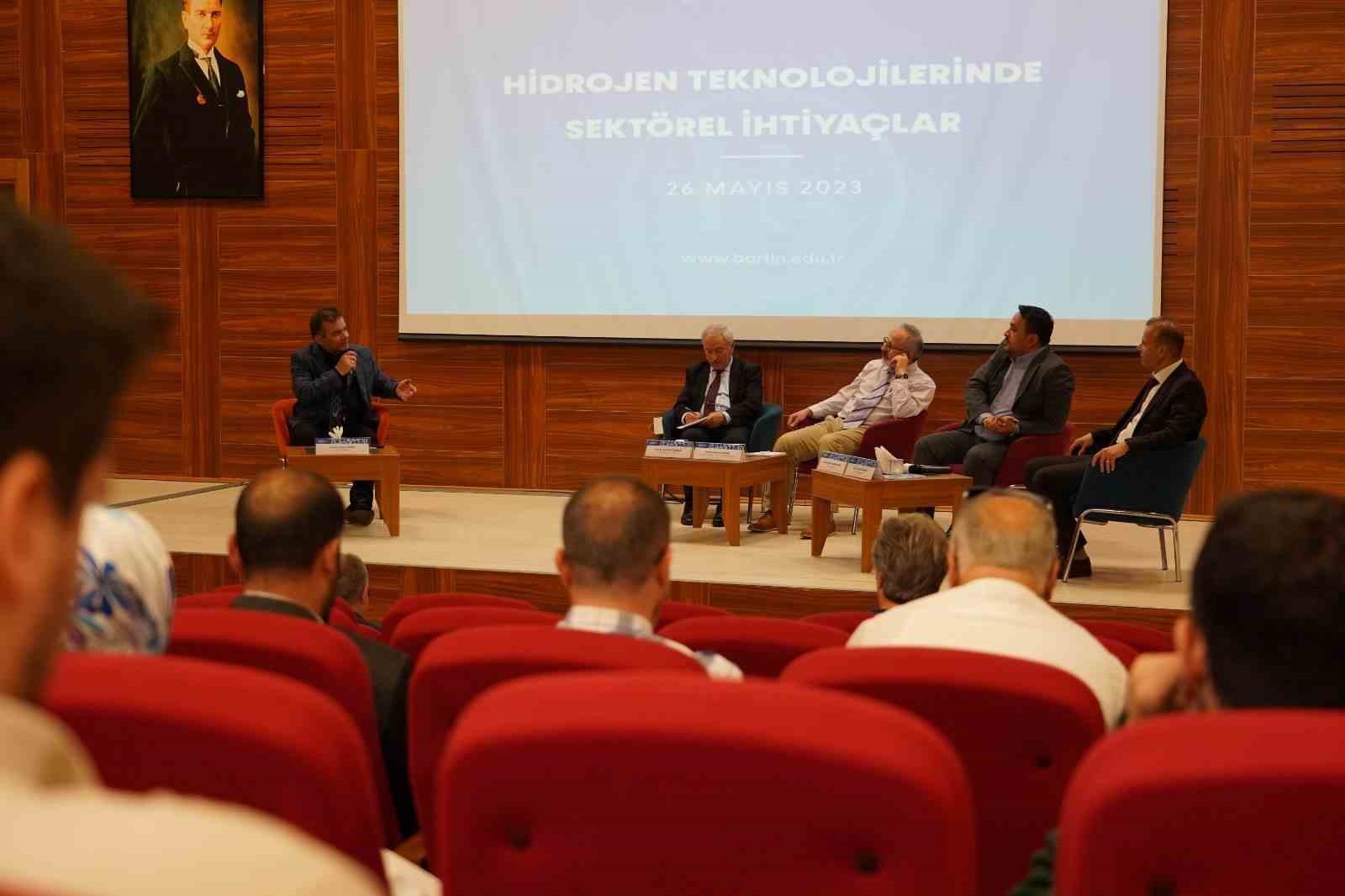 BARTIN ÜNİVERSİTESİNDE (BARÜ) DÜZENLENEN ETKİNLİKTE ALANININ ÖNEMLİ BİLİM İNSANLARININ KATILIMIYLA