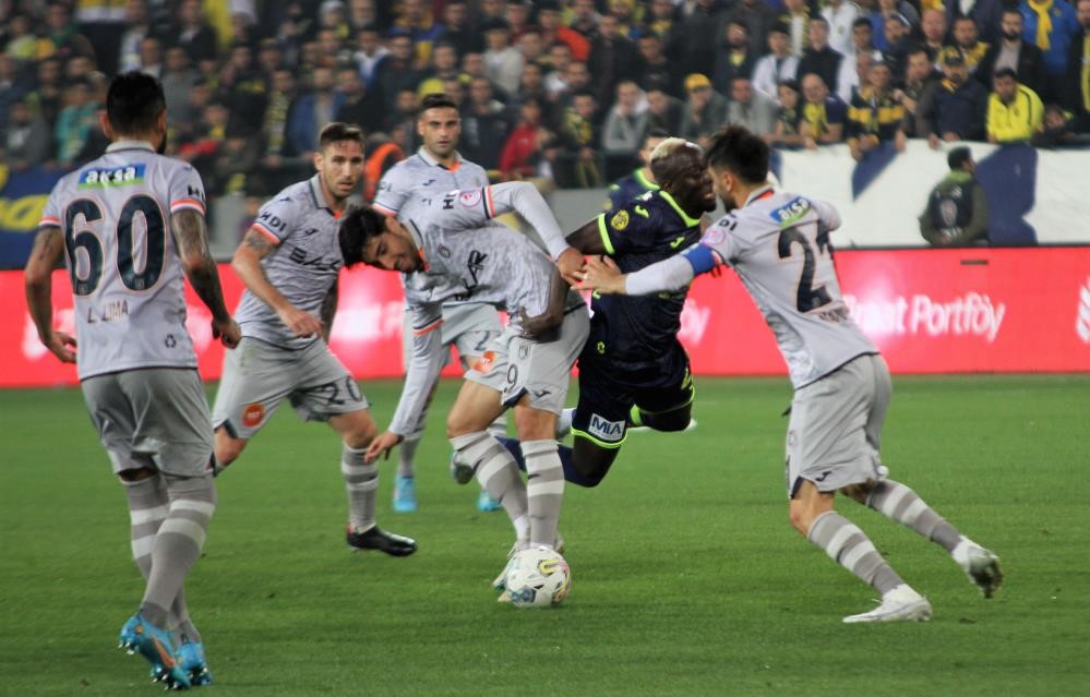 MEDİPOL BAŞAKŞEHİR, EVİNDE 1-0 KAZANDIĞI TÜRKİYE KUPASI YARI FİNALİ'NİN RÖVANŞINDA