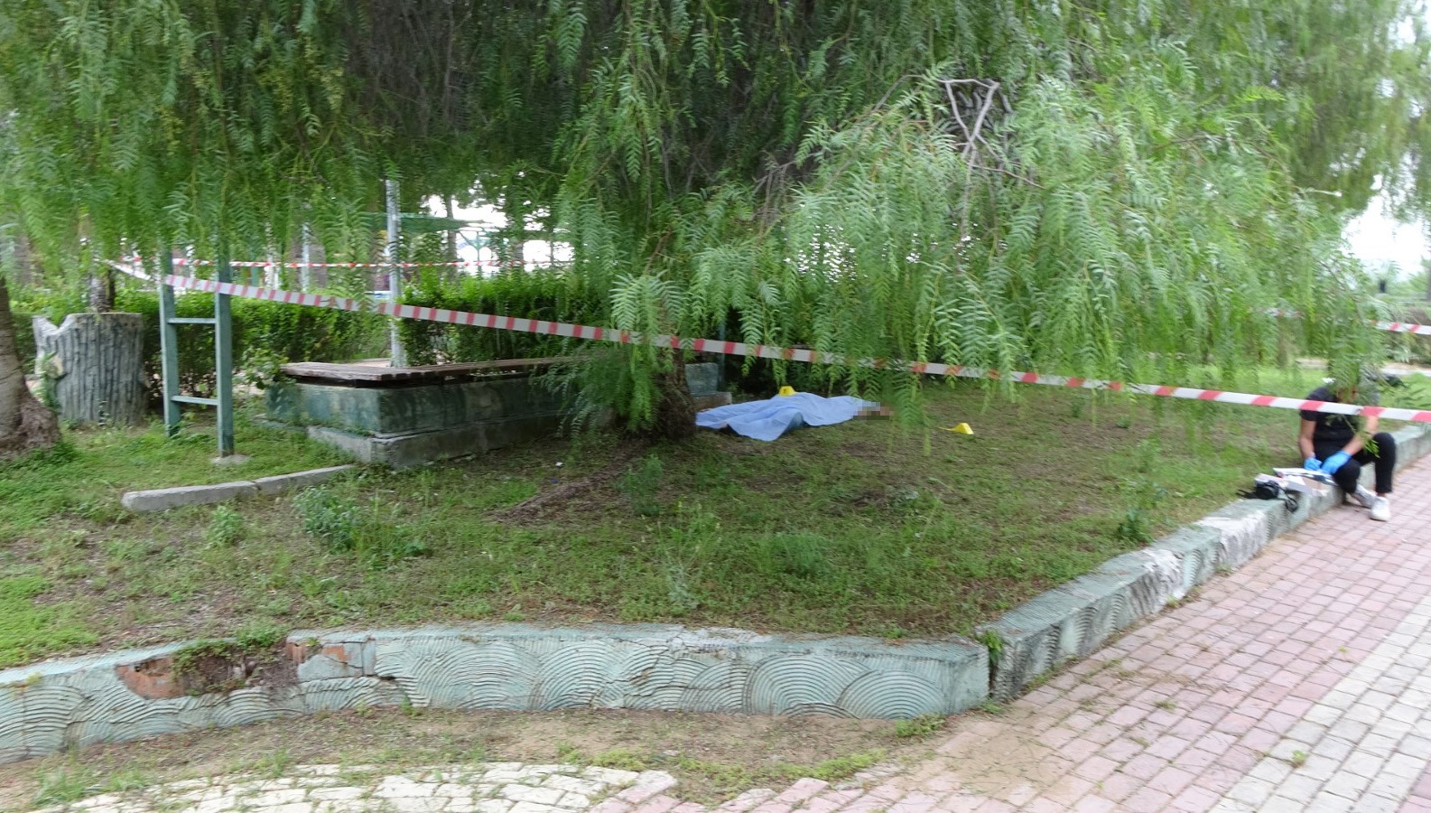 ANTALYA'NIN MANAVGAT İLÇESİNDE 25 YAŞINDAKİ GENÇ BAŞINDAN SİLAHLA VURULMUŞ HALDE