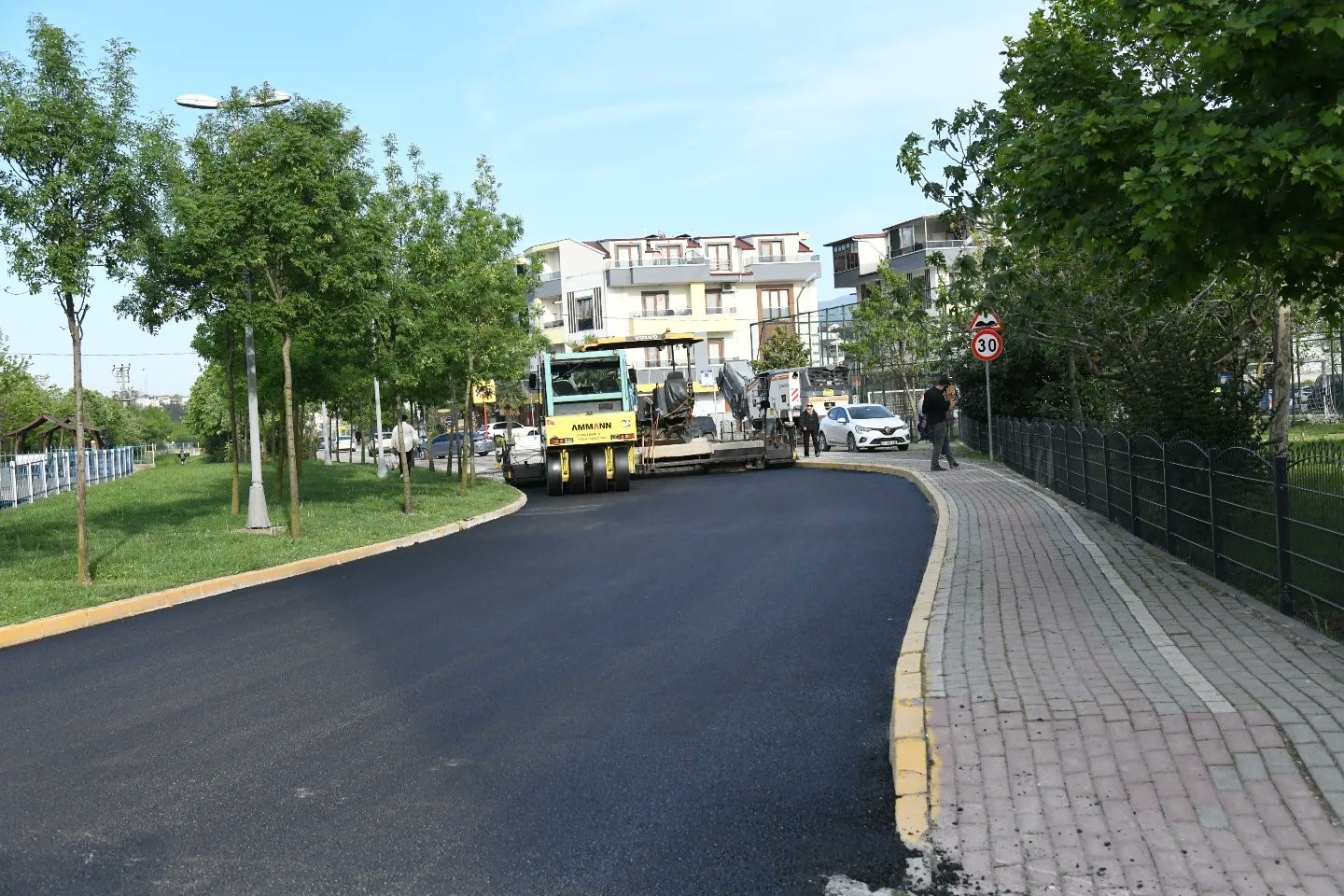 BAŞİSKELE BELEDİYESİ, KENT GENELİNDE 50 BİN TON SICAK ASFALT KULLANARAK,