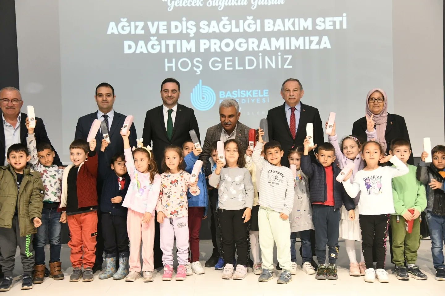 BAŞİSKELE BELEDİYESİ, ANAOKULU VE İLKOKUL ÇAĞINDAKİ ÇOCUKLARA AĞIZ BAKIM ALIŞKANLIĞINI