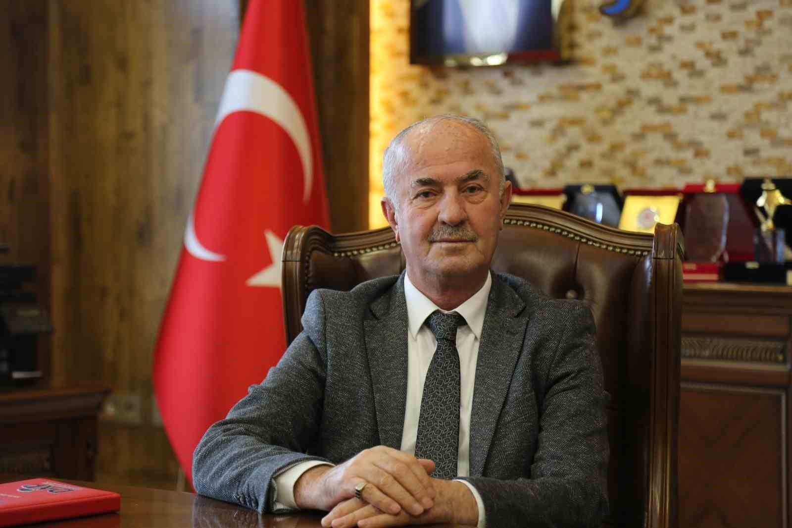 VAN’IN TUŞBA BELEDİYE BAŞKANI SALİH AKMAN, ANNENİN SADECE İNSANI DÜNYAYA