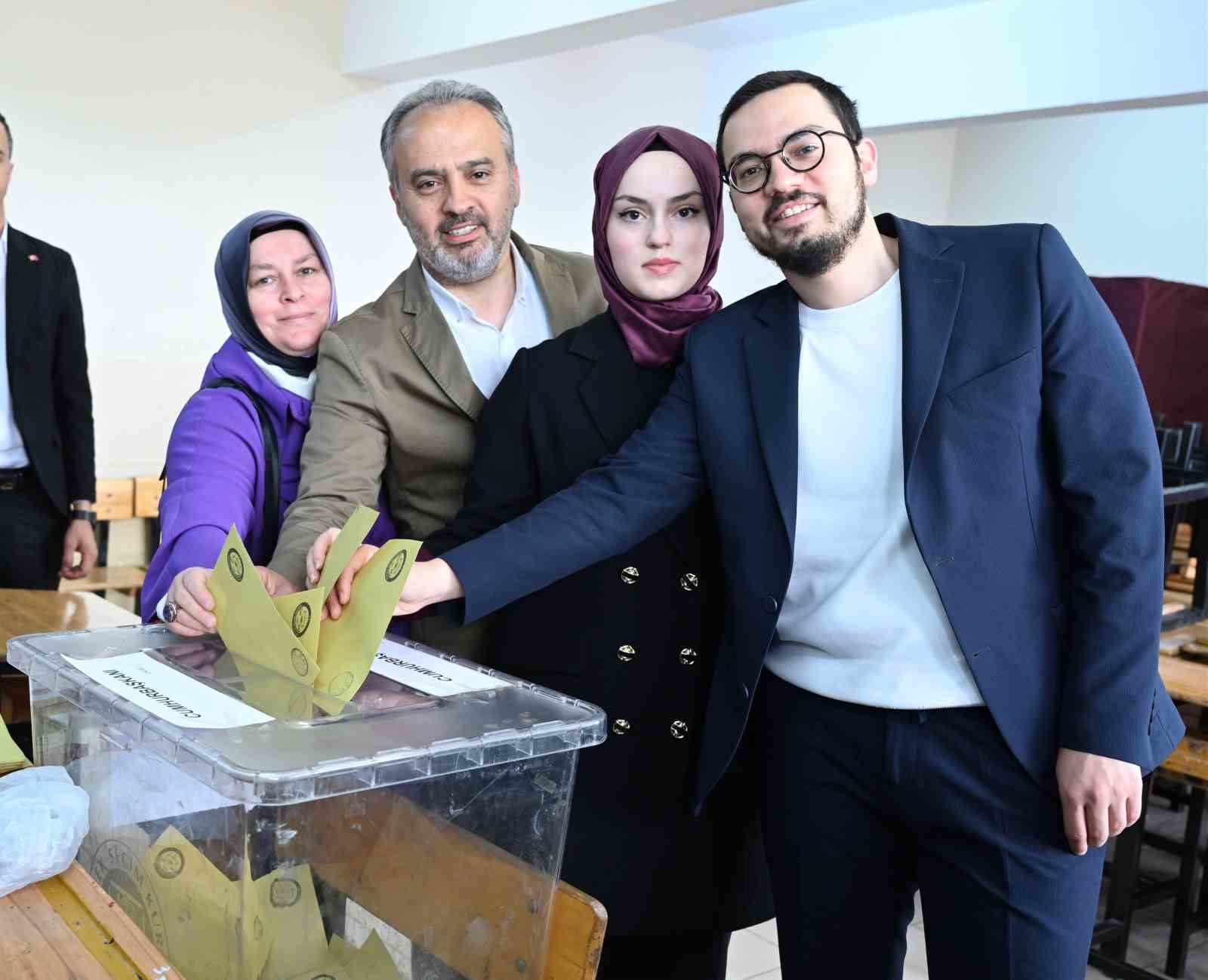 BURSA BÜYÜKŞEHİR BELEDİYE BAŞKANI ALİNUR AKTAŞ, OYUNU CUMHURİYET ANADOLU LİSESİ’NDE