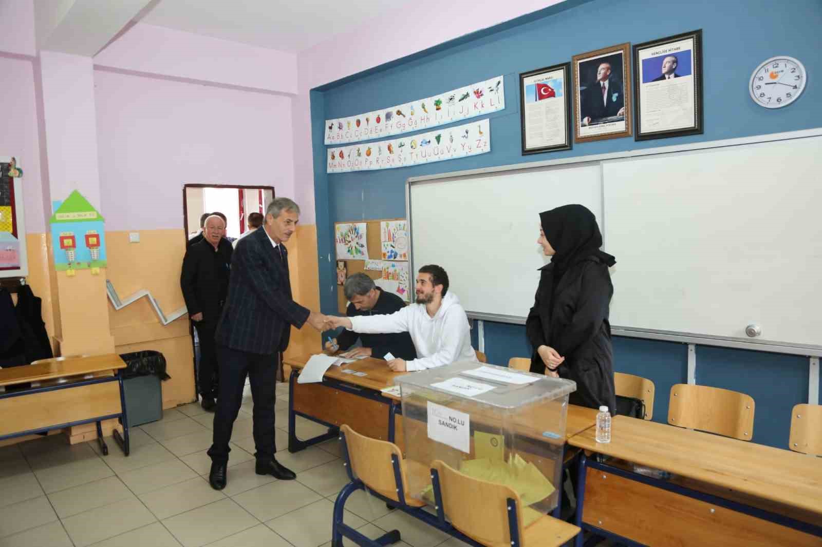 SERDİVAN BELEDİYE BAŞKANI YUSUF ALEMDAR, CUMHURBAŞKANLIĞI SEÇİMLERİ İÇİN OYUNU KULLANDI.