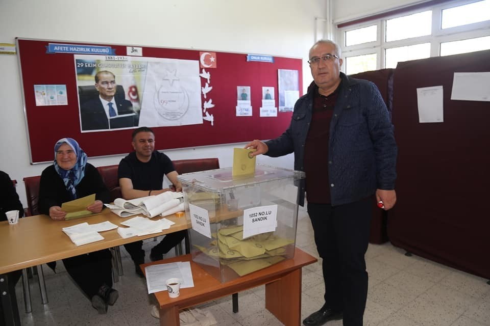 ÇAMELİ BELEDİYE CENGİZ ARSLAN, SEÇİMLERDE SANDIK BAŞINA GİDEREK İRADESİNİ YANSITAN