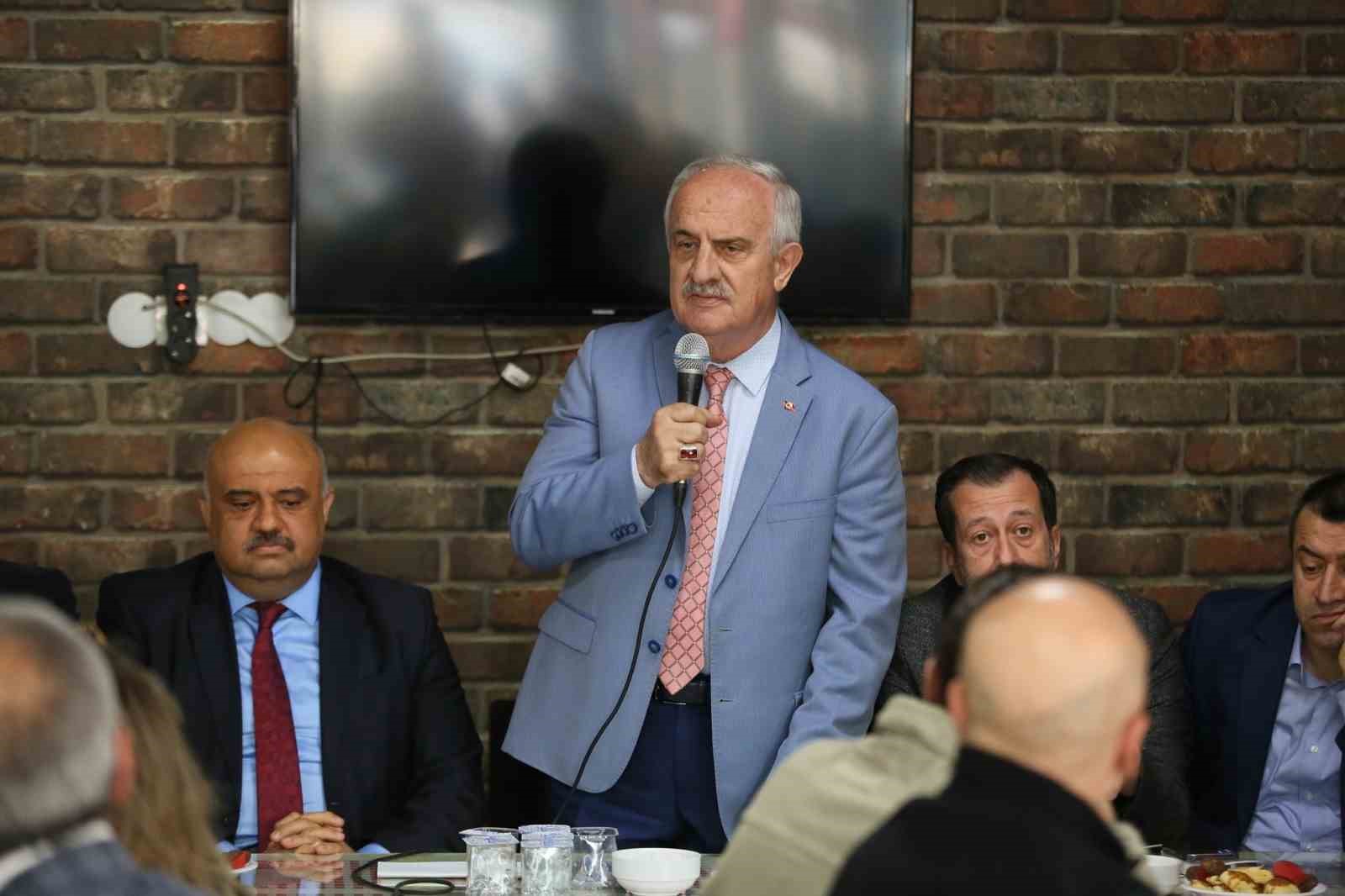 ESNAFLA BİR ARAYA GELEN DERİNCE BELEDİYE BAŞKANI ZEKİ AYGÜN, "AĞIZ