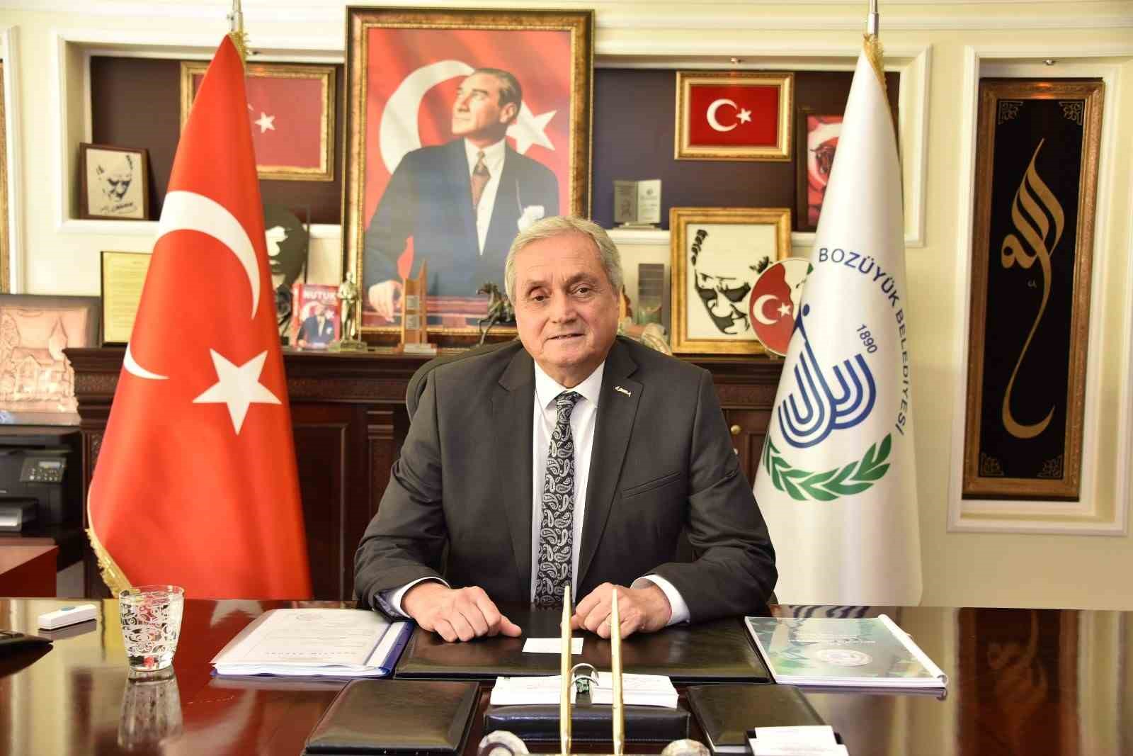 BOZÜYÜK BELEDİYE BAŞKANI MEHMET TALAT BAKKALCIOĞLU ANNELER GÜNÜ NEDENİYLE BİR