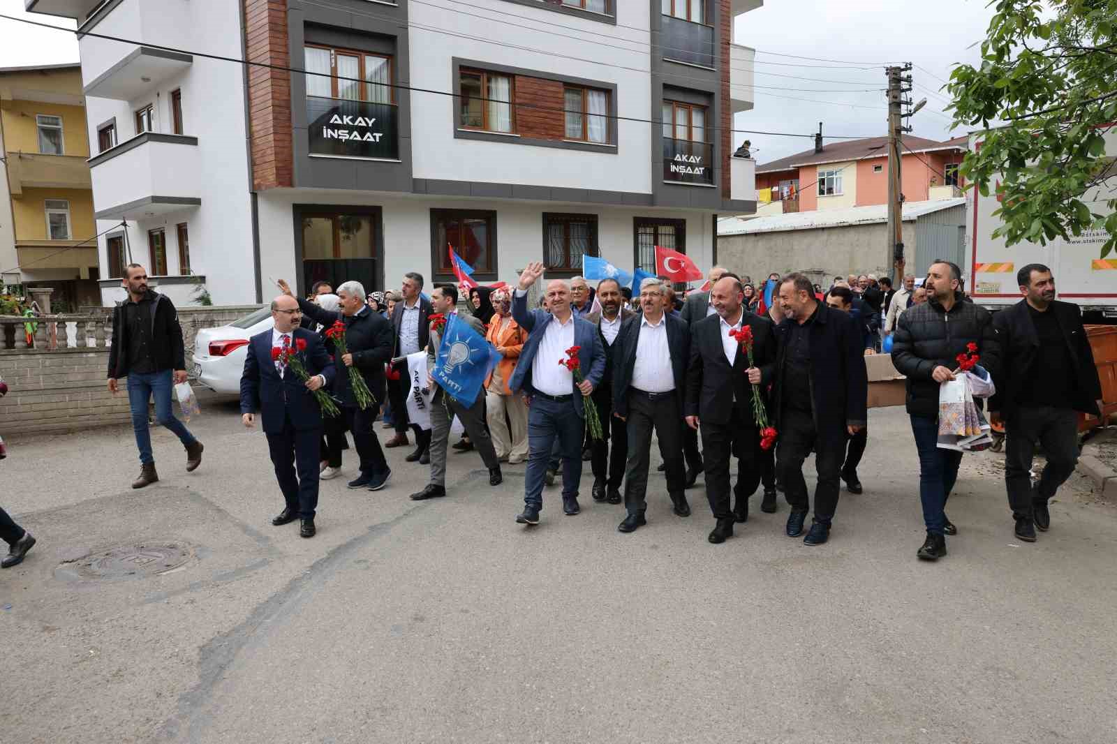YAKLAŞAN 14 MAYIS SEÇİMLERİ İÇİN SAHA ÇALIŞMALARINI SÜRDÜREN DARICA BELEDİYE