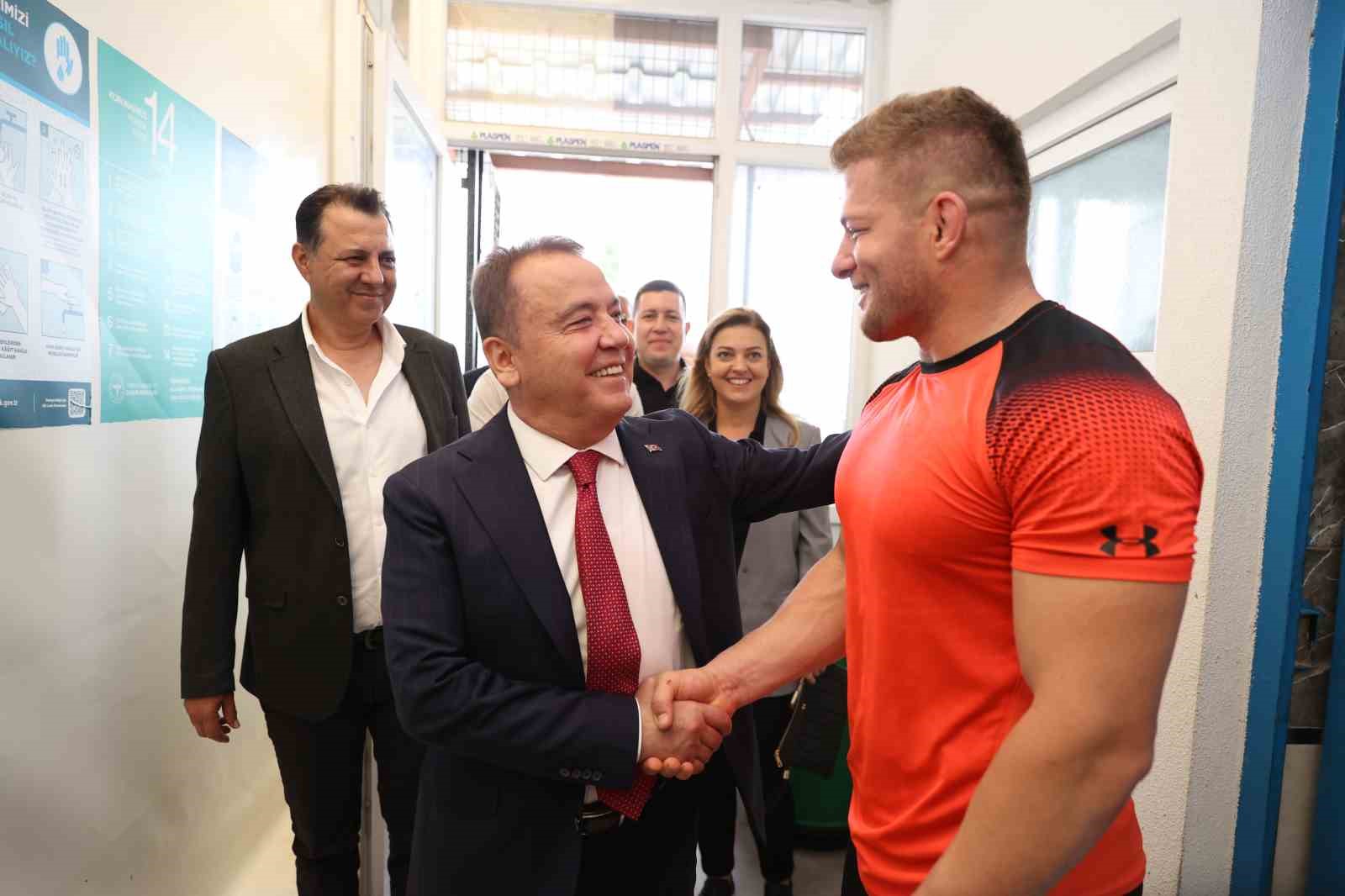 ANTALYA BÜYÜKŞEHİR BELEDİYESİ SPOR KULÜBÜ BÜNYESİNDE MÜCADELE EDEN BAŞPEHLİVANLAR YENİ