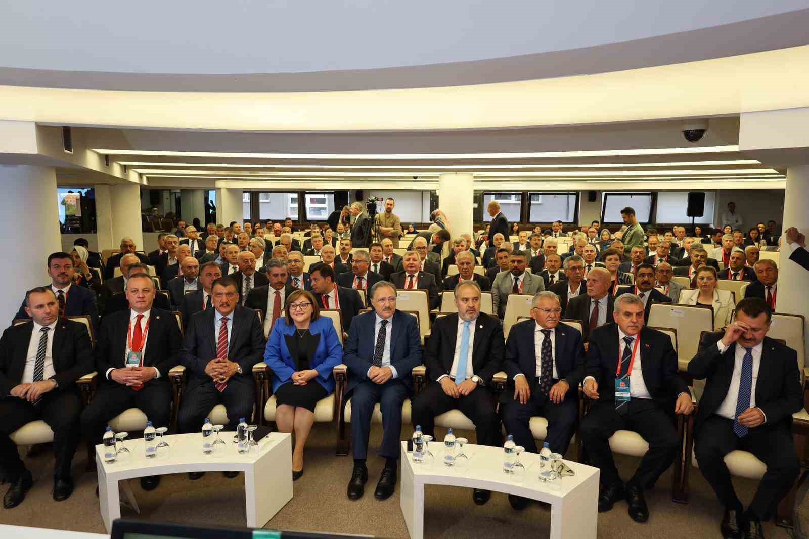 KAYSERİ BÜYÜKŞEHİR BELEDİYE BAŞKANI DR. MEMDUH BÜYÜKKILIÇ, ANKARA’DA TÜRKİYE BELEDİYELER
