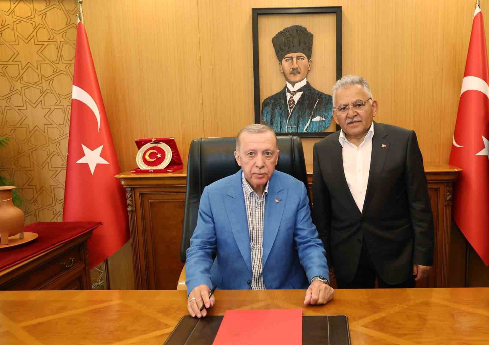 KAYSERİ BÜYÜKŞEHİR BELEDİYE BAŞKANI DR. MEMDUH BÜYÜKKILIÇ, BÜYÜK KAYSERİ MİTİNGİ’NDE