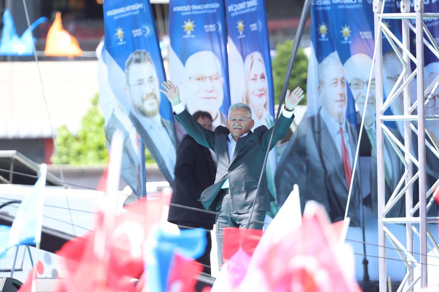 KAYSERİ BÜYÜKŞEHİR BELEDİYE BAŞKANI DR. MEMDUH BÜYÜKKILIÇ, KAYSERİLİ VATANDAŞLARA 14