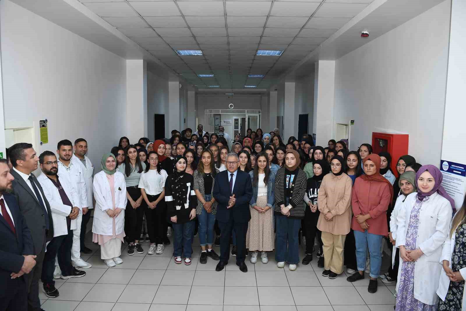 KAYSERİ BÜYÜKŞEHİR BELEDİYE BAŞKANI DR. MEMDUH BÜYÜKKILIÇ, GENÇ VE ÖĞRENCİ