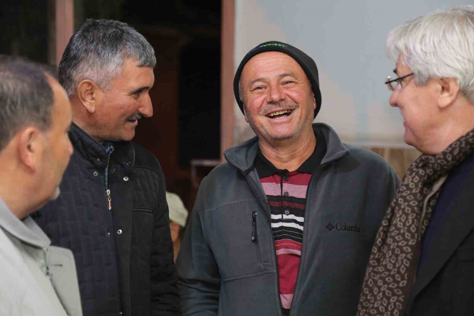 İVRİNDİ’NİN SEVİLEN BELEDİYE BAŞKANI YUSUF CENGİZ GECESİNİ GÜNDÜZÜNÜ HEMŞEHRİLERİ İLE