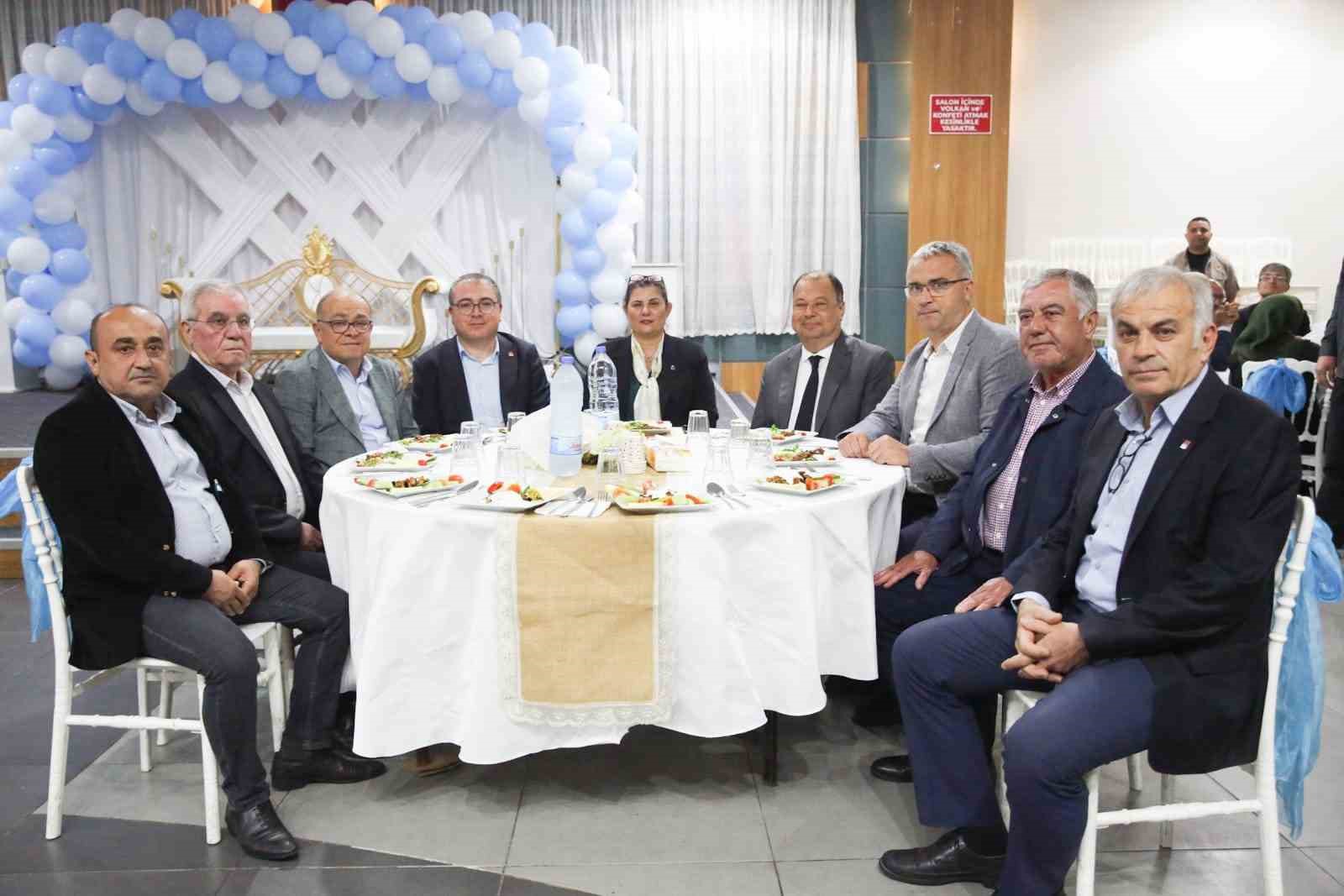 AYDIN BÜYÜKŞEHİR BELEDİYE BAŞKANI ÖZLEM ÇERÇİOĞLU, ÇİNELİ MUHTARLARLA BİR ARAYA