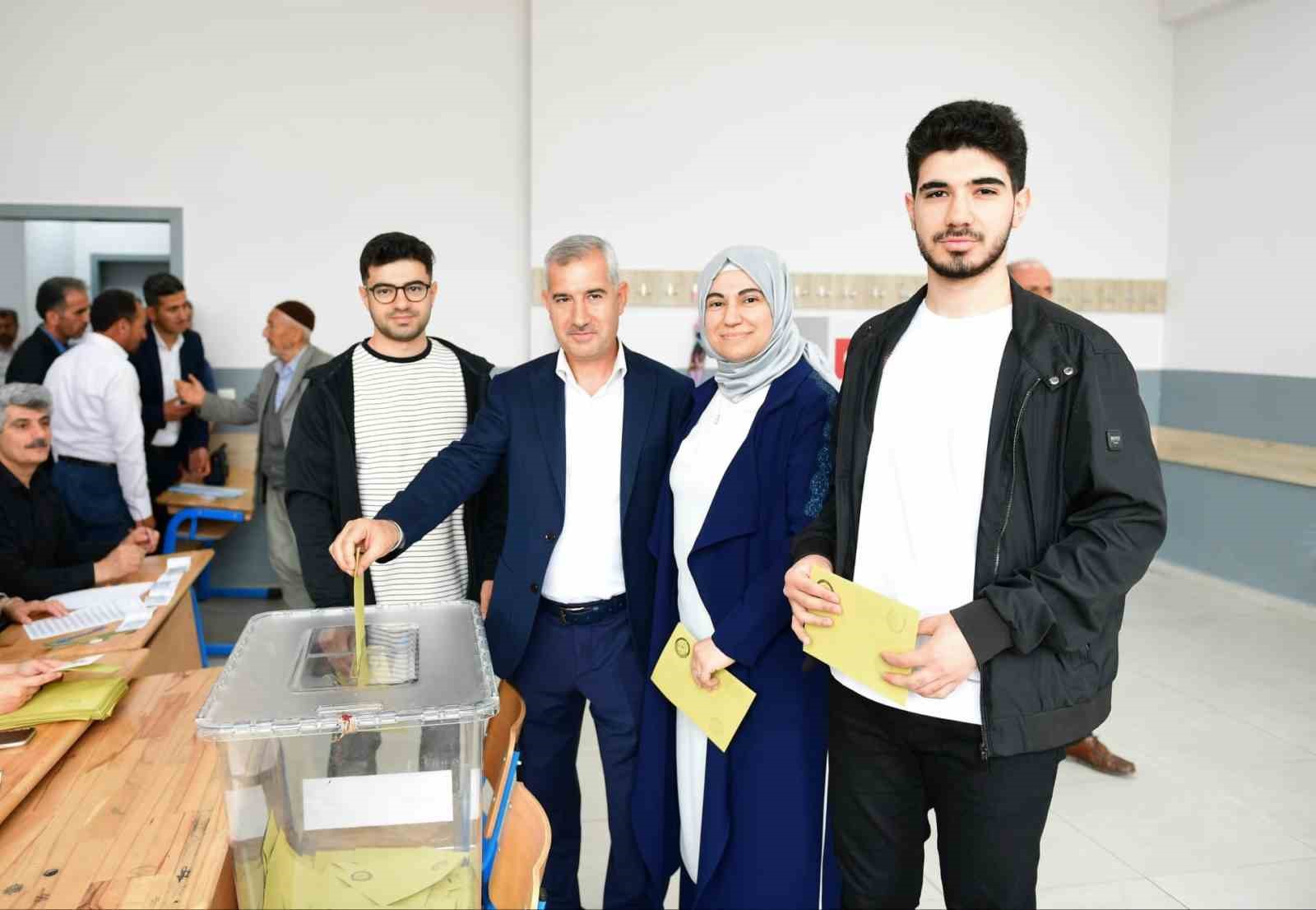 YEŞİLYURT BELEDİYE BAŞKANI MEHMET ÇINAR, CUMHURBAŞKANLIĞI 2.TUR SEÇİMİ İÇİN OYUNU