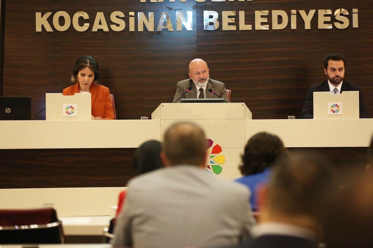 KOCASİNAN BELEDİYE BAŞKANI AHMET ÇOLAKBAYRAKDAR, YEMLİHA MAHALLESİ’NDEKİ 45 YILLIK TAPU