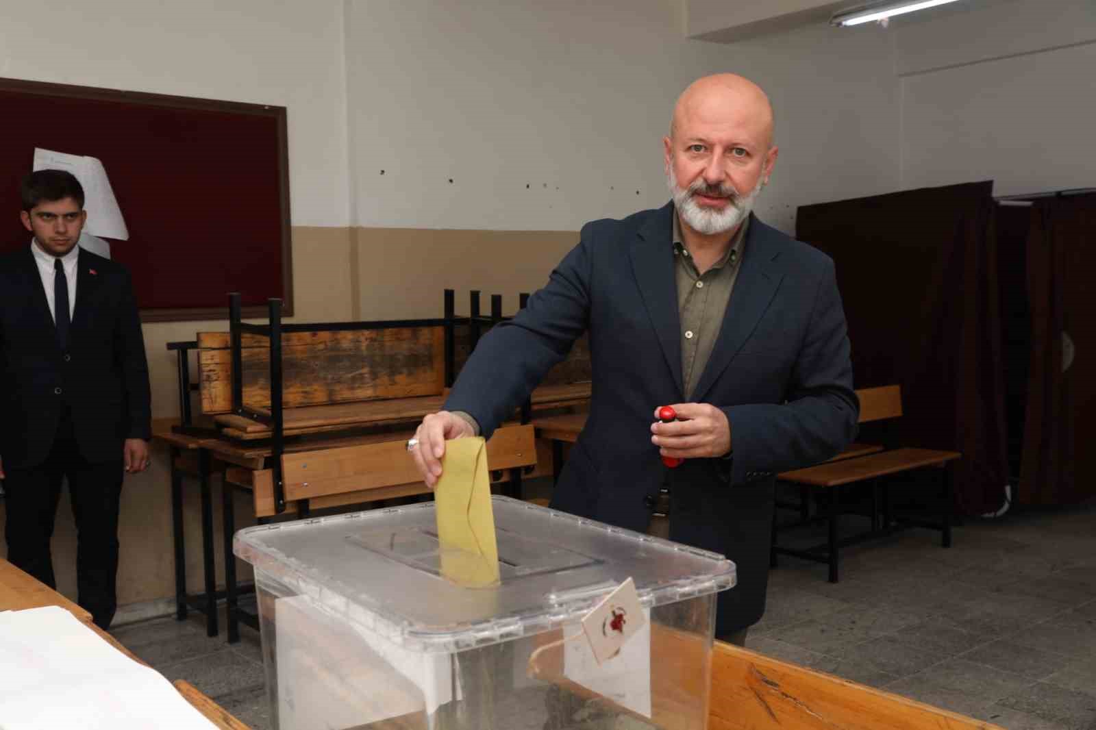 KOCASİNAN BELEDİYE BAŞKANI AHMET ÇOLAKBAYRAKDAR, AİLESİYLE BİRLİKTE CUMHURBAŞKANI VE 28’İNCİ