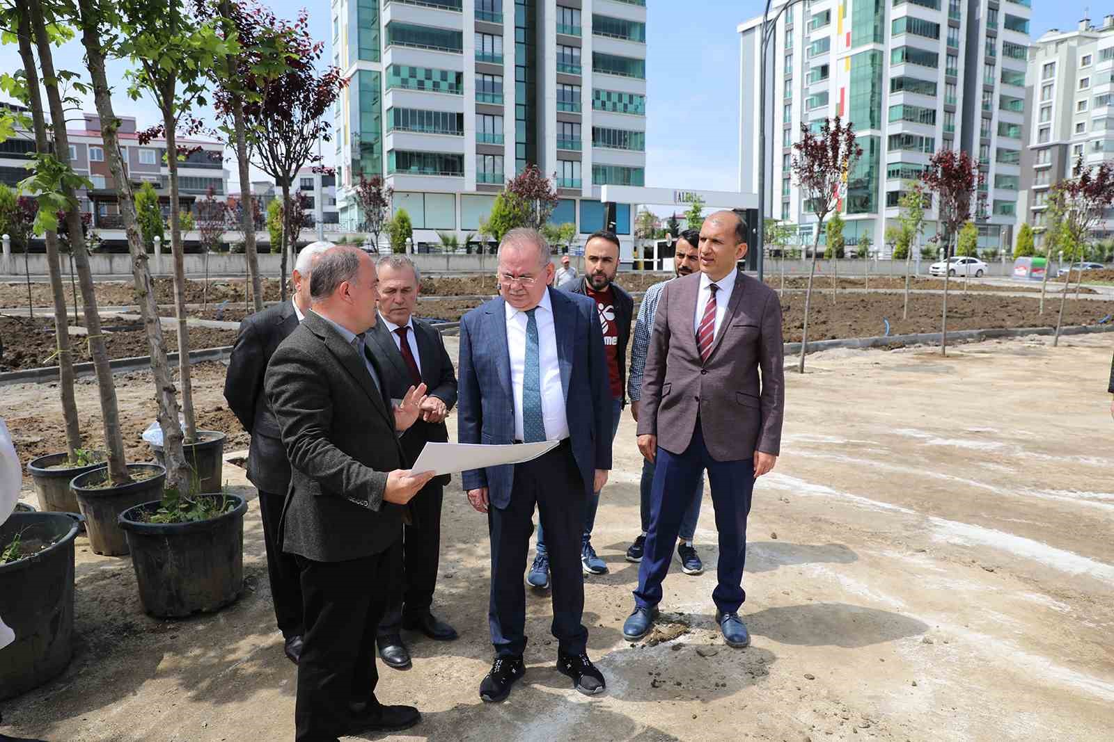 BARUTHANE MAHALLESİ’NDE YAPIMINA BAŞLANAN ‘SPOR PARKI’ ALANINDA İNCELEMELERDE BULUNAN SAMSUN