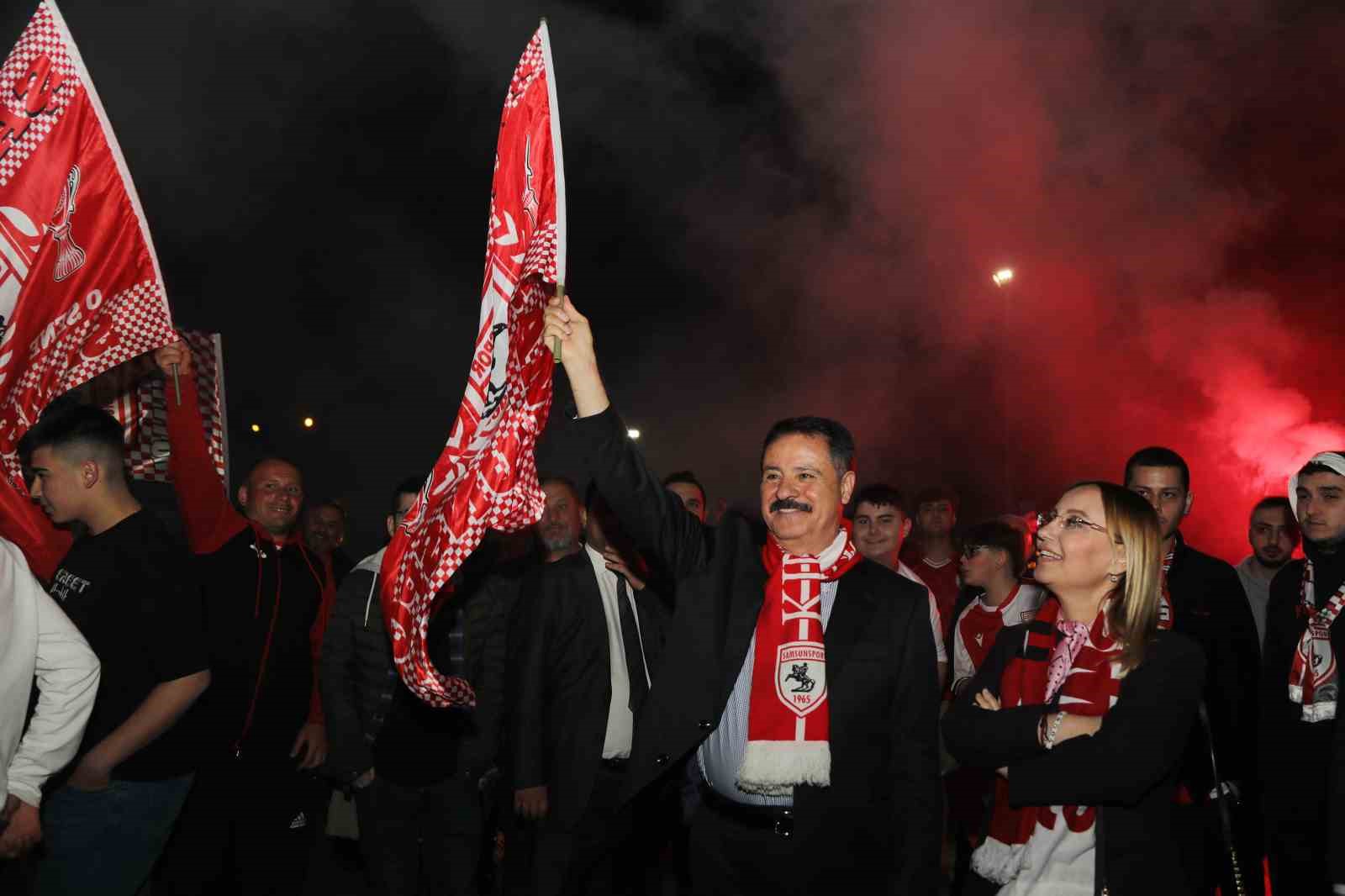 TAKUM BELEDİYE BAŞKANI AV. CEMİL DEVECİ, SÜPER LİG’E ÇIKARAK ŞEHRİ