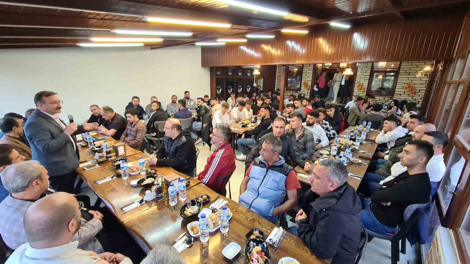 BAŞKAN DOĞAN, SPORCU GENÇLERLE BİR ARAYA GELDİ