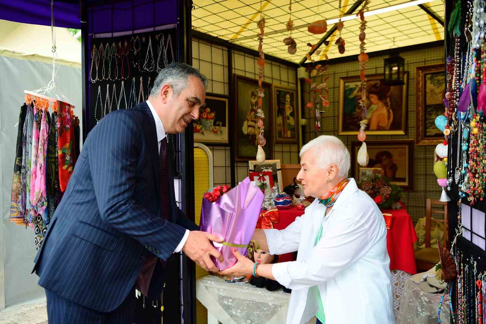 KONYAALTI BELEDİYE BAŞKANI SEMİH ESEN, KONYAALTI KADIN EMEK PAZARI’NI ZİYARET