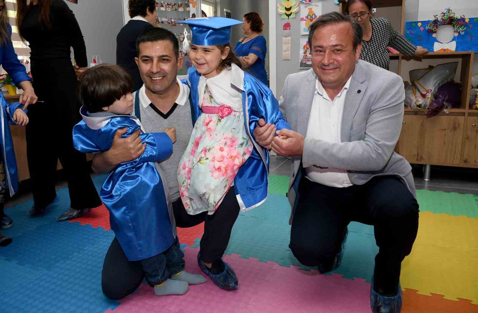 BAŞKAN ÖMER GÜNEL MİNİKLERİN MEZUNİYET TÖRENİNE ORTAK OLDU