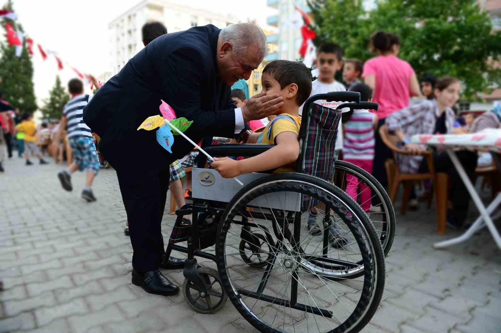İKİŞUBAT BELEDİYE BAŞKANI HANEFİ MAHÇİÇEK, “ÖZEL HASSASİYET GÖSTERİLMESİ GEREKEN BİREYLERİMİZE