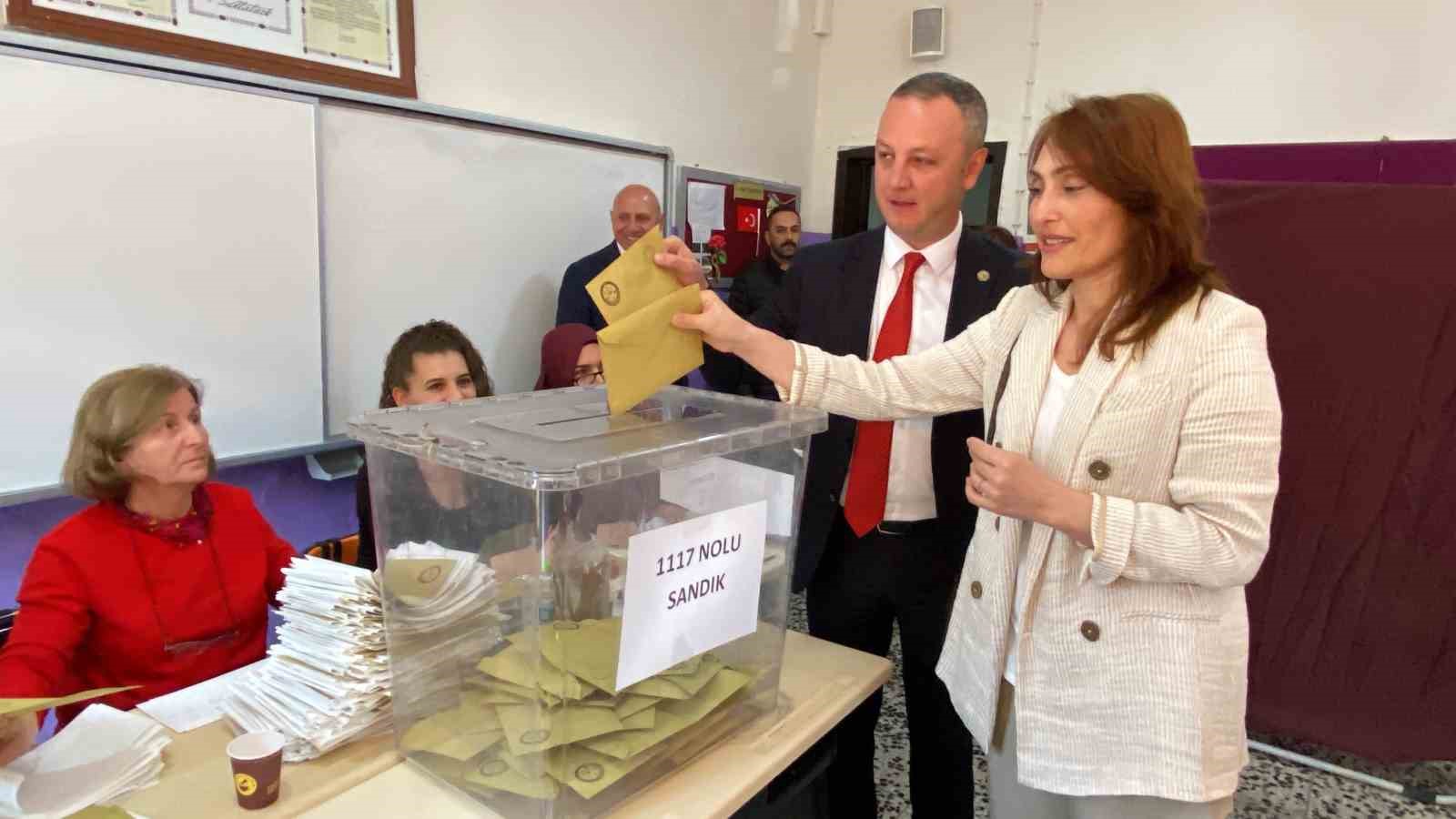 ZONGULDAK BELEDİYE BAŞKANI ÖMER SELİM ALAN AİLESİ İLE BİRLİKTE FENER